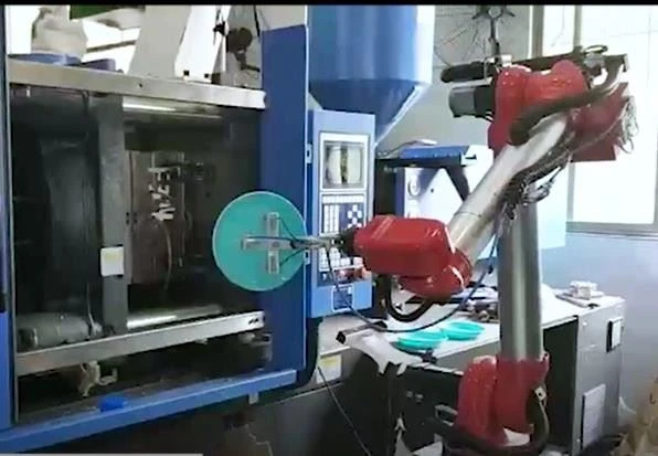 Molding Robot