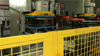 Industrijske možnosti žigosnega robota